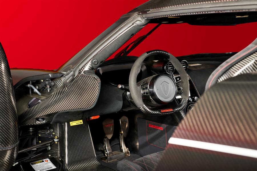 Интерьер Koenigsegg Agera RS Draken 2018 года  (фото 11 из 22)